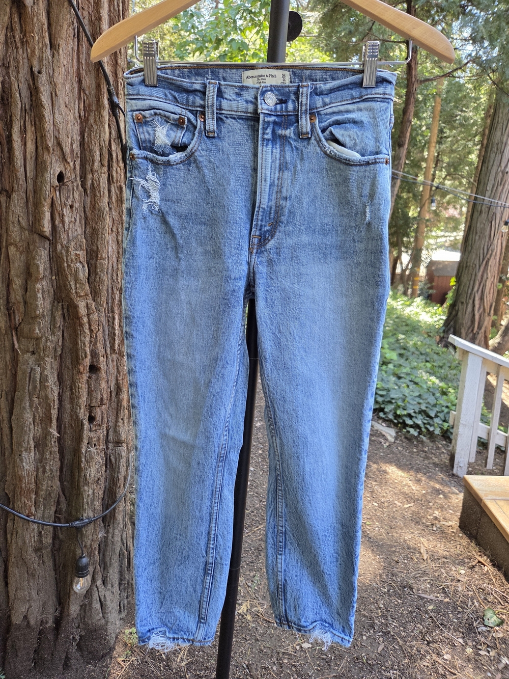 Abercrombie And Fitch The Mom High Rise‎ Blue Distressed Jeans Size 25